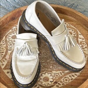 DR MARTENS ADRIAN WHITE SMOTH LEATHER TASSELS LOAFERS size 8 men 9womens